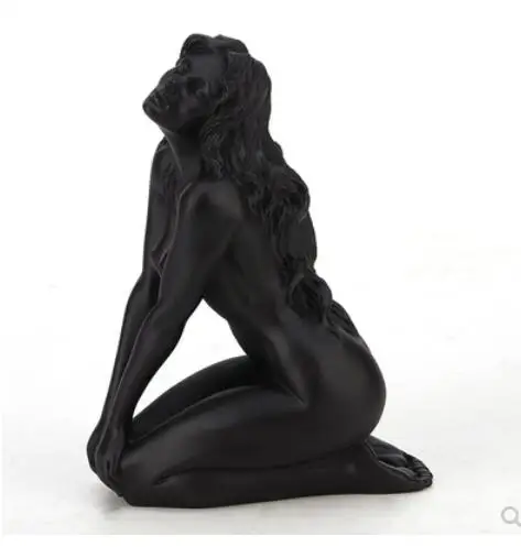 willoni resin art naked girls kneel